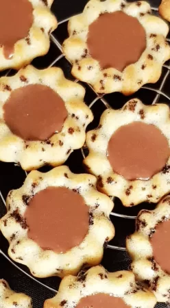 Minis st-honoré tigrés au chocolat au lait