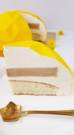 Entremet bergamote et praliné aux graines de tournesol