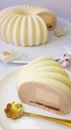 Entremet nougat noir et abricot