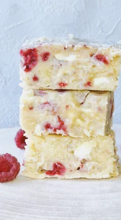 Brownie chocolat blanc et framboises