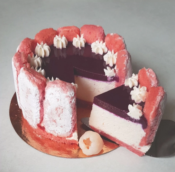 Charlotte litchis et fruits rouges