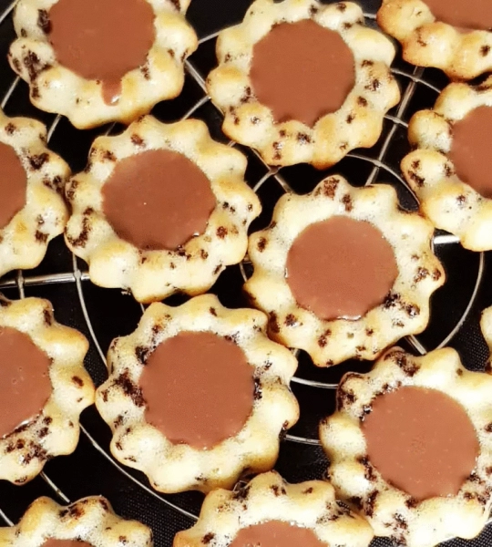 Minis st-honoré tigrés au chocolat au lait