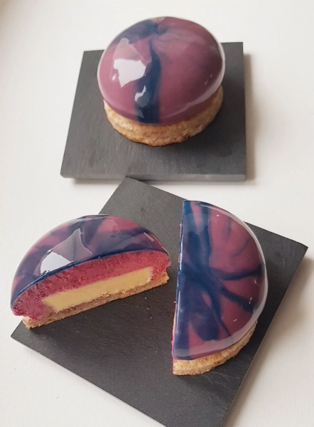Entremets cassis et chocolat blanc