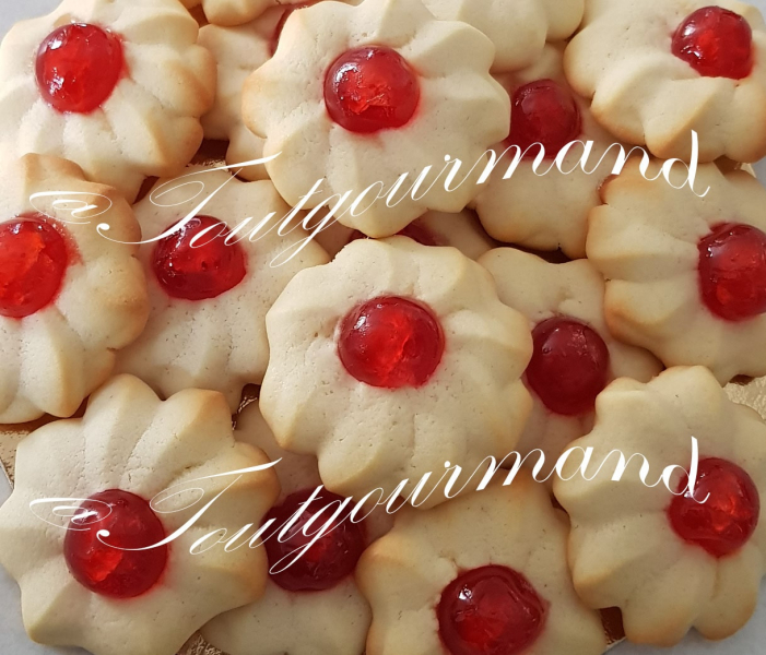 Biscuits viennois avec cerises confites
